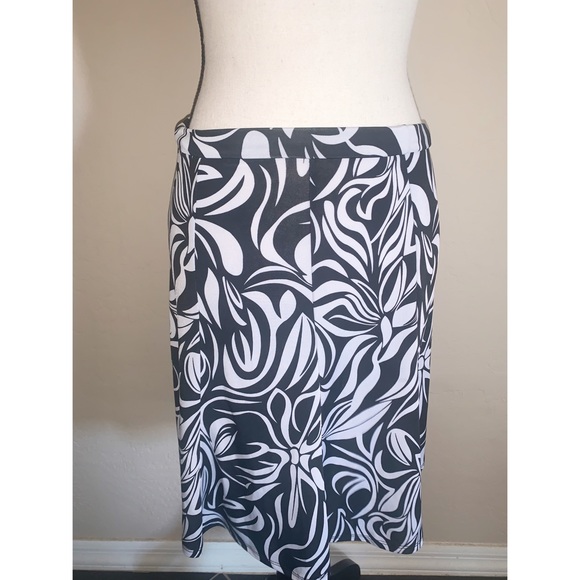 on carnaby Dresses & Skirts - 10/$10 On Carnaby Skirt